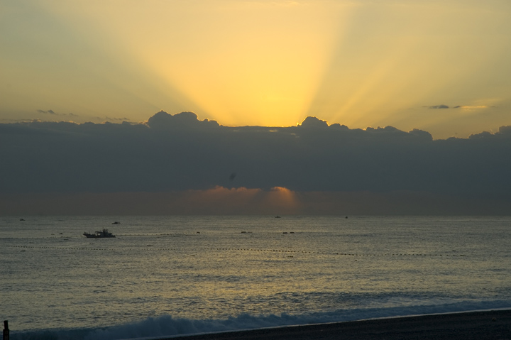 cloud formation on the sea 2008 dec b
